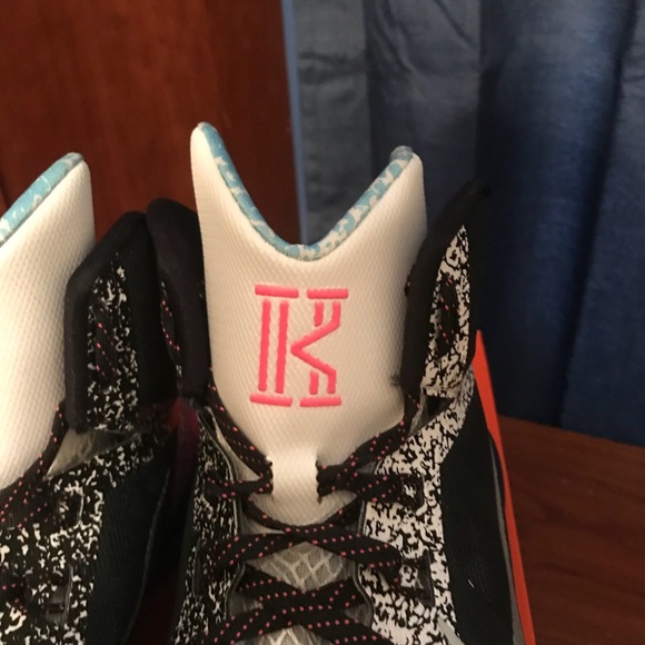 2014 Nike HyperDunk Kyrie PE - Picture 5 of 7